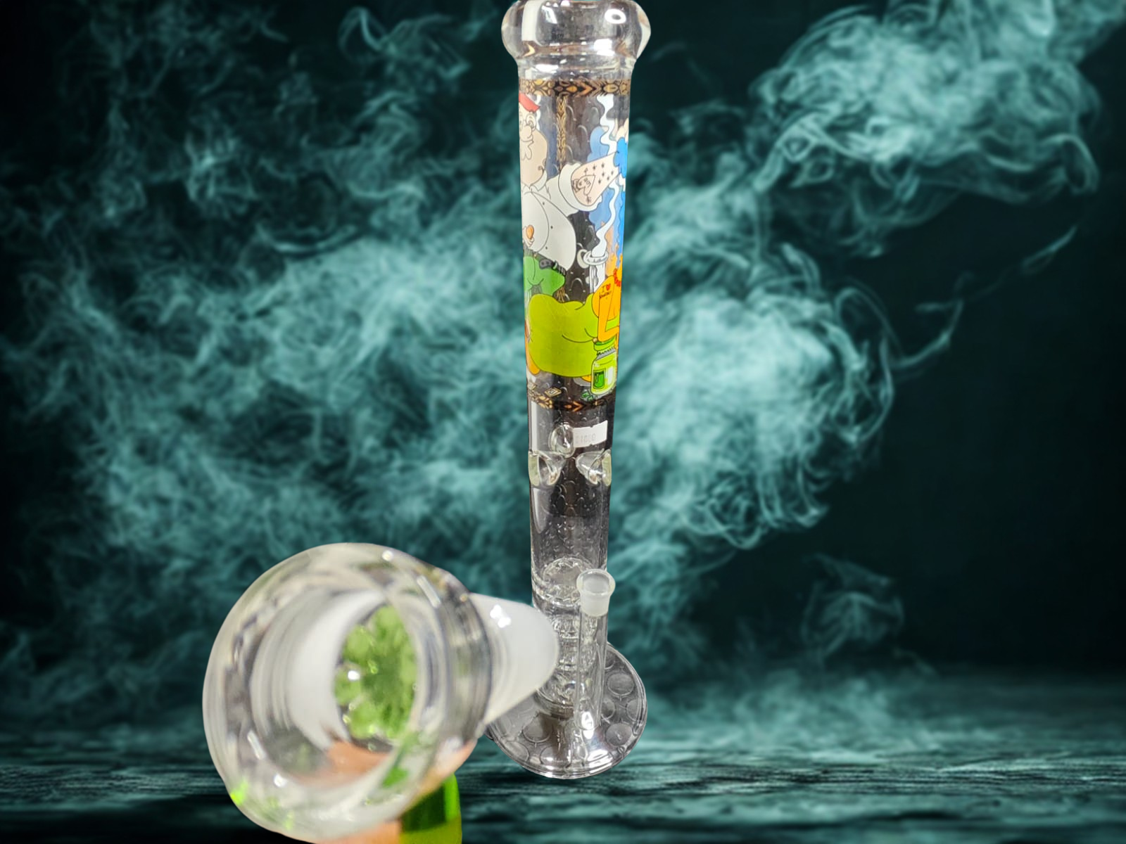 Bong de Vidrio Coleccionable 40cm – Padre de Familia (Cuello Largo y Diseño Cómico) - Image 3