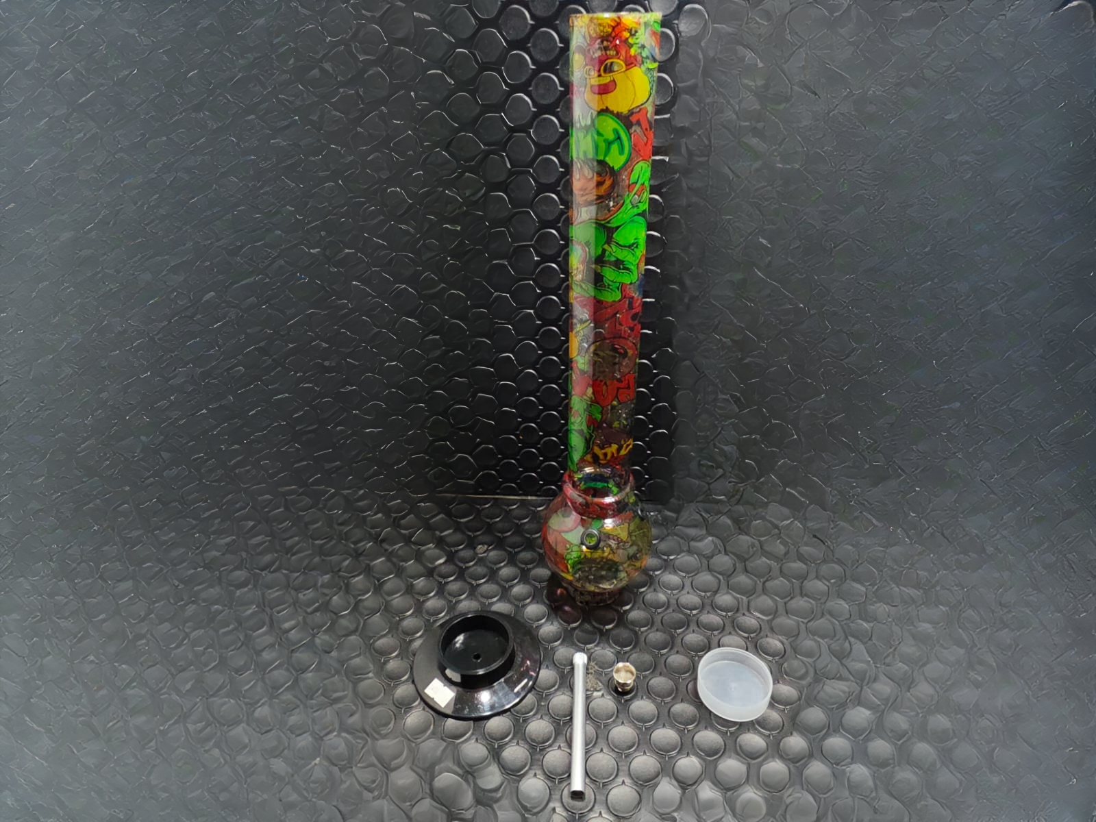 🎨 Bong de Acrílico (Plástico) Tubo Recto 45cm - Diseño Graffiti/Cartoon Vibrante ✨ - Image 2