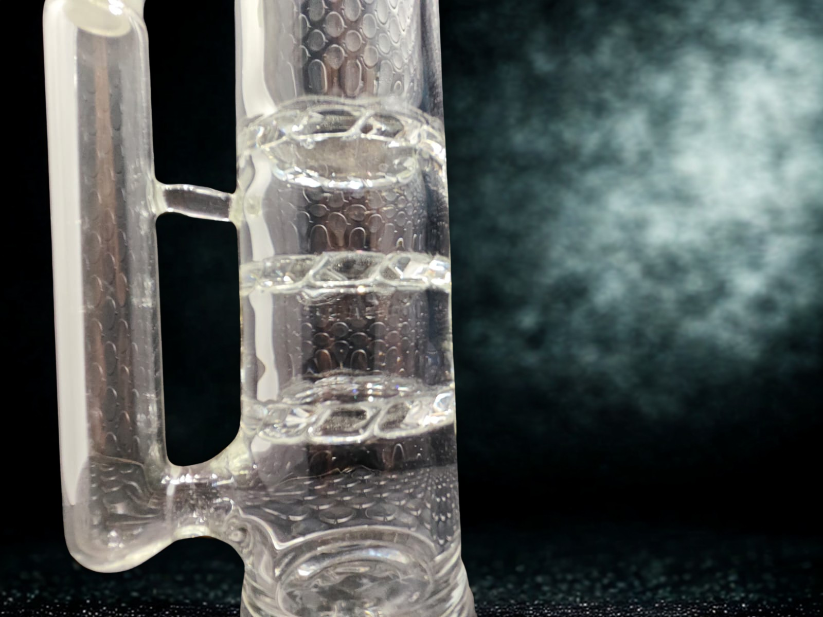 Bong de Vidrio Coleccionable 40cm – Padre de Familia (Cuello Largo y Diseño Cómico) - Image 4